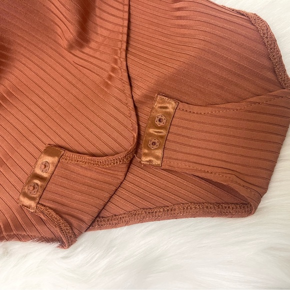 H&M Bentley Ribbed Henley Bodysuit - Picture 5 of 6